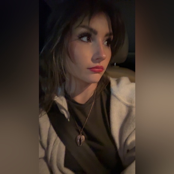 Meet your Posher, Hailey - Picture 2 of 8